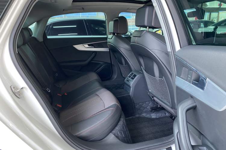 Used Audi A4L 2018 30th Anniversary Edition 40 TFSI Sport Edition Interior 11