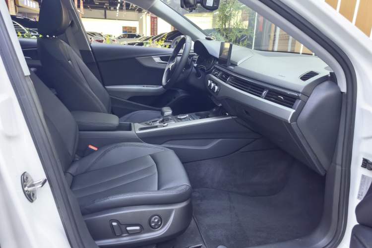 Used Audi A4L 2018 30th Anniversary Edition 40 TFSI Trendy Model Interior 11