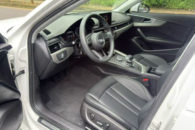 Used Audi A4L 2018 30th Anniversary Edition 40 TFSI Trendy Model Interior 2