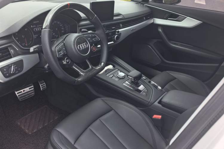 Used Audi A4L 2018 30th Anniversary Edition 45 TFSI quattro Individual Sport Edition Interior 2