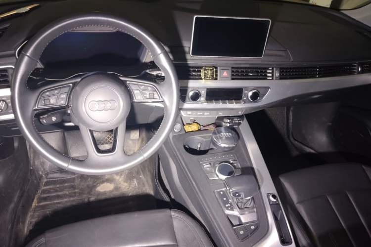 Used Audi A4L 2018 30th Anniversary Edition 40 TFSI Fashion Model Interior 2