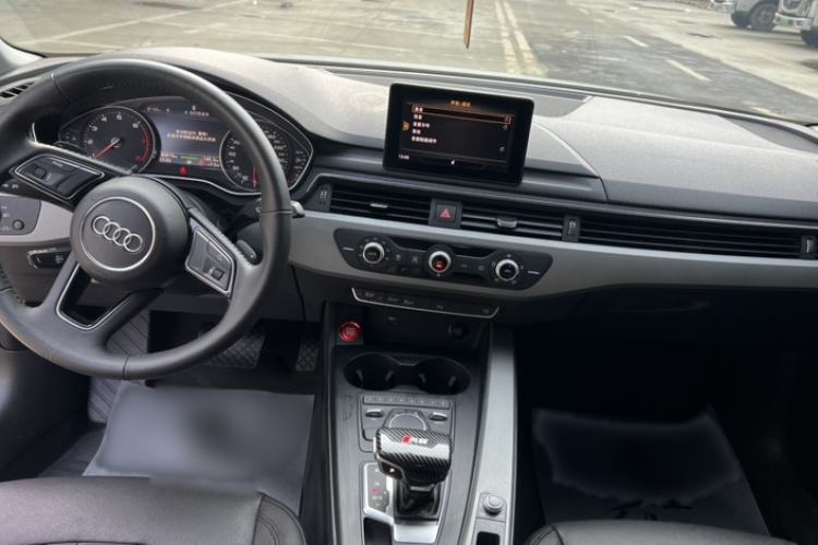 Used Audi A4L 2018 30th Anniversary Edition 40 TFSI Trendy Model Interior 2