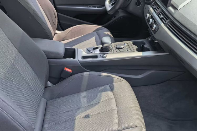 Used Audi A4L 2018 30th Anniversary Edition 40 TFSI Trendy Model Interior 3