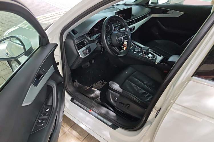 Used Audi A4L 2018 30th Anniversary Edition 40 TFSI Fashion Model Interior 3