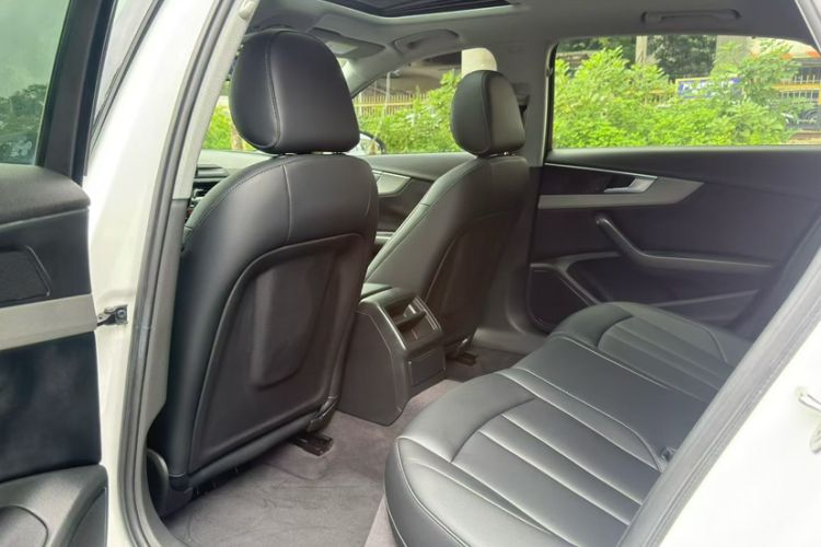 Used Audi A4L 2018 30th Anniversary Edition 40 TFSI Trendy Model Interior 3