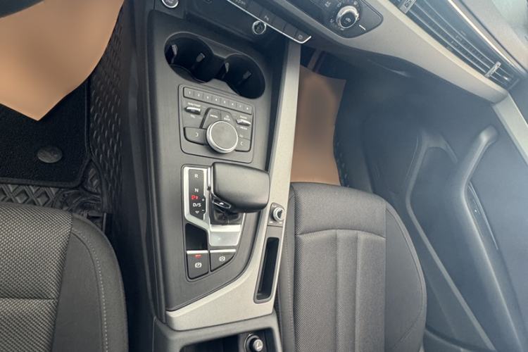Used Audi A4L 2018 30th Anniversary Edition 40 TFSI Trendy Model Interior 3