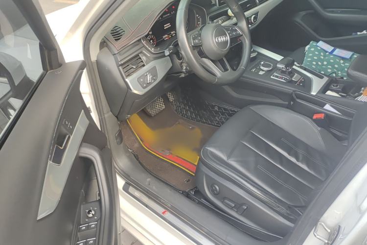 Used Audi A4L 2018 30th Anniversary Edition 40 TFSI Fashion Model Interior 3