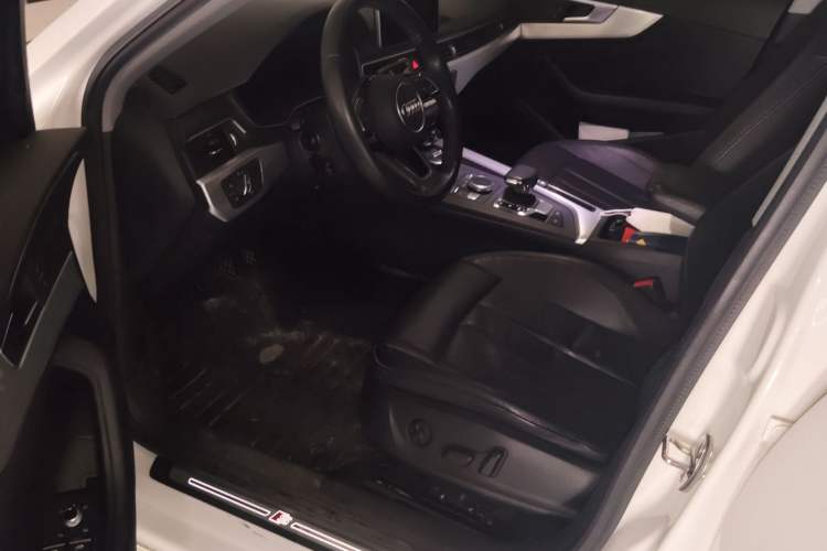Used Audi A4L 2018 30th Anniversary Edition 40 TFSI Fashion Model Interior 3