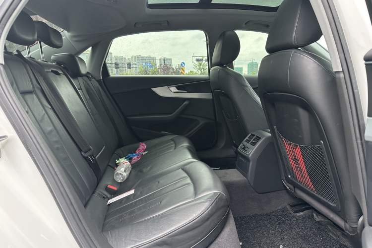 Used Audi A4L 2018 30th Anniversary Edition 40 TFSI Fashion Model Interior 3