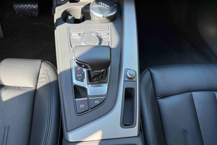 Used Audi A4L 2018 30th Anniversary Edition 40 TFSI Trendy Model Interior 3