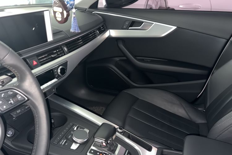 Used Audi A4L 2018 30th Anniversary Edition 40 TFSI Fashion Model Interior 3
