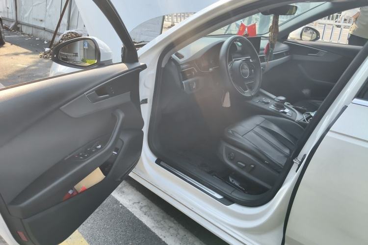 Used Audi A4L 2018 30th Anniversary Edition 40 TFSI Trendy Model Interior 3