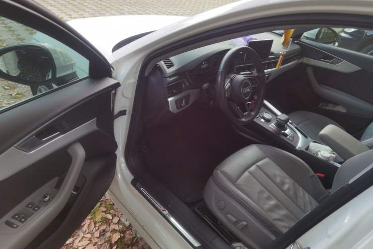 Used Audi A4L 2018 30th Anniversary Edition 40 TFSI Fashion Model Interior 3