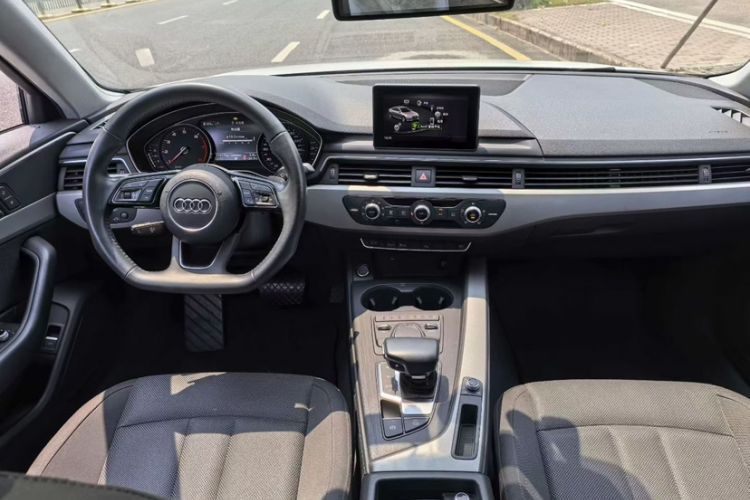Used Audi A4L 2018 30th Anniversary Edition 40 TFSI Trendy Model Interior 4