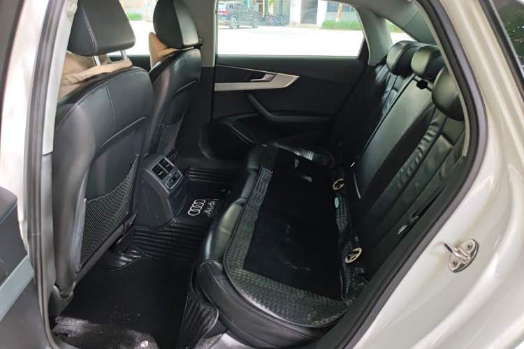 Used Audi A4L 2018 30th Anniversary Edition 40 TFSI Fashion Model Interior 4