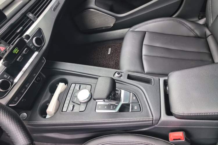 Used Audi A4L 2018 30th Anniversary Edition 45 TFSI quattro Individual Sport Edition Interior 4