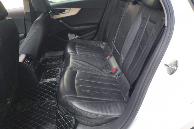 Used Audi A4L 2018 30th Anniversary Edition 40 TFSI Fashion Model Interior 4
