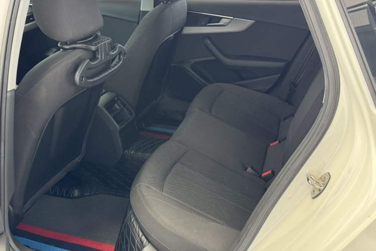 Used Audi A4L 2018 30th Anniversary Edition 40 TFSI Trendy Model Interior 4