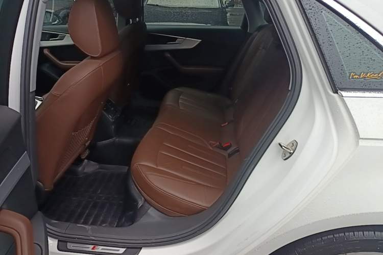 Used Audi A4L 2018 30th Anniversary Edition 40 TFSI Fashion Model Interior 4