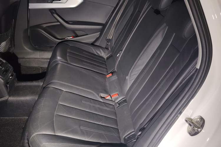 Used Audi A4L 2018 30th Anniversary Edition 40 TFSI Fashion Model Interior 4