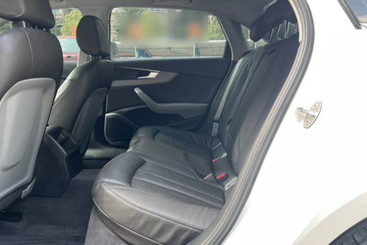 Used Audi A4L 2018 30th Anniversary Edition 40 TFSI Trendy Model Interior 4