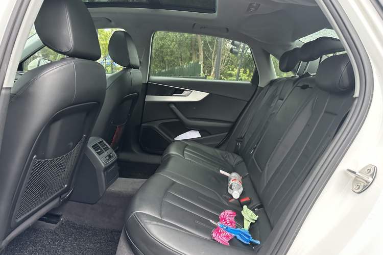 Used Audi A4L 2018 30th Anniversary Edition 40 TFSI Fashion Model Interior 4