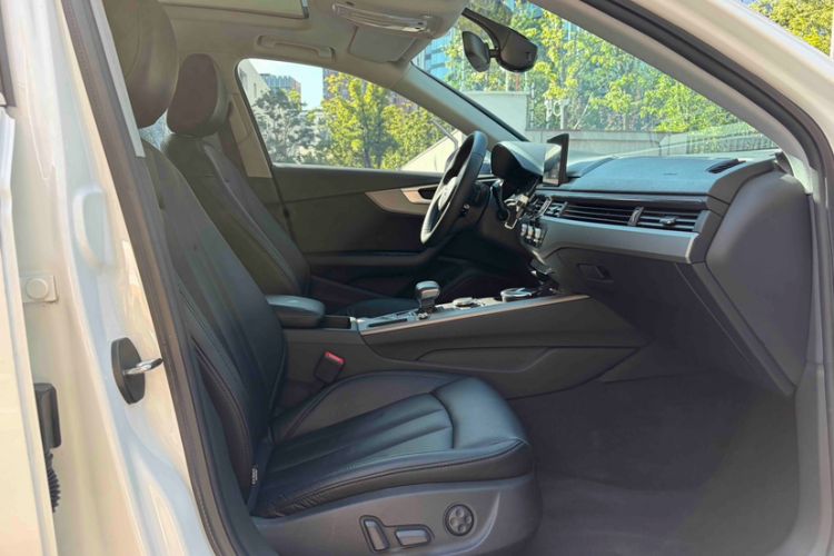 Used Audi A4L 2018 30th Anniversary Edition 40 TFSI Trendy Model Interior 4