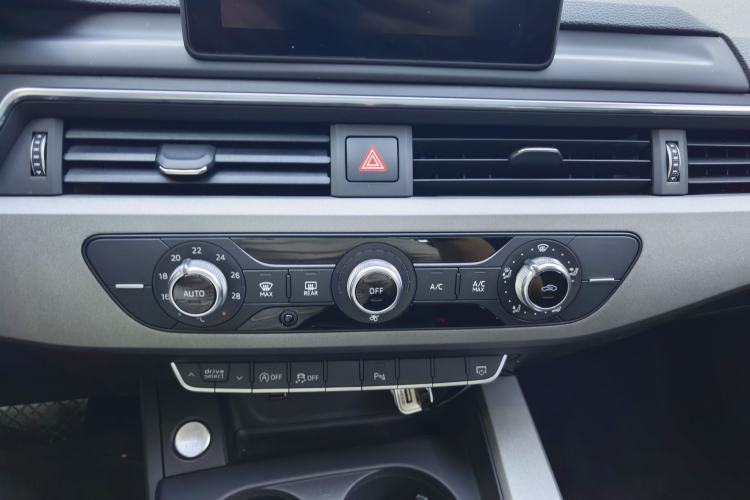 Used Audi A4L 2018 30th Anniversary Edition 40 TFSI Trendy Model Interior 5