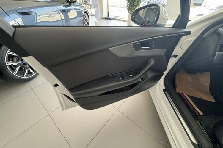 Used Audi A4L 2018 30th Anniversary Edition 40 TFSI Trendy Model Interior 6