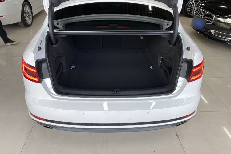 Used Audi A4L 2018 30th Anniversary Edition 40 TFSI Sport Edition Interior 8