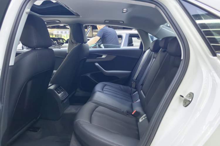 Used Audi A4L 2018 30th Anniversary Edition 40 TFSI Trendy Model Interior 8