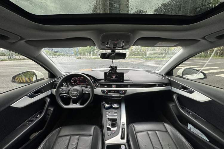 Used Audi A4L 2018 30th Anniversary Edition 40 TFSI Fashion Model Interior 9