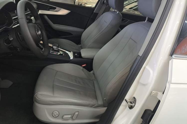 Used Audi A4L 2018 30th Anniversary Edition 40 TFSI Fashion Model Left Front Seat