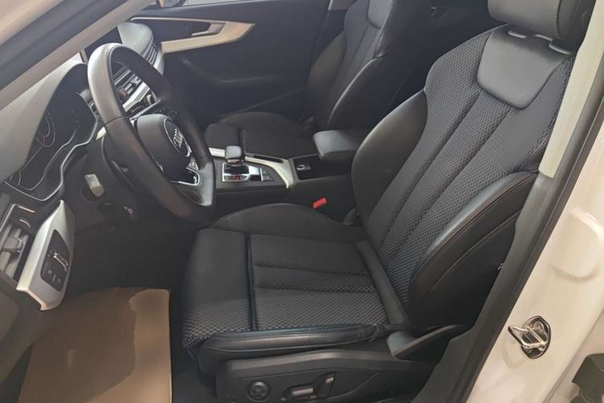 Used Audi A4L 2018 30th Anniversary Edition 40 TFSI Sport Edition Left Front Seat