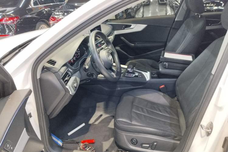 Used Audi A4L 2018 30th Anniversary Edition 40 TFSI Fashion Model Left Front Seat