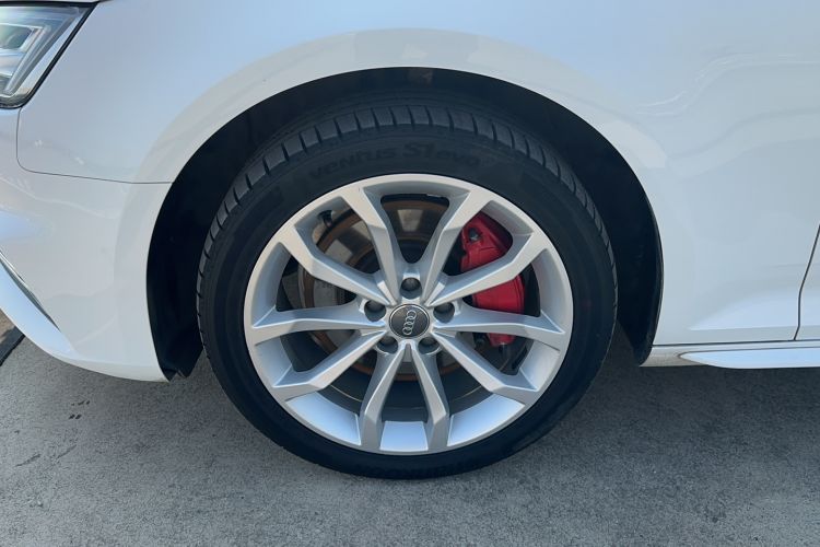 Used Audi A4L 2018 30th Anniversary Edition 45 TFSI quattro Individual Sport Edition Left Front Wheel Hub