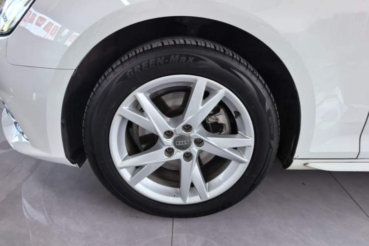 Used Audi A4L 2018 30th Anniversary Edition 40 TFSI Trendy Model Left Front Wheel Hub