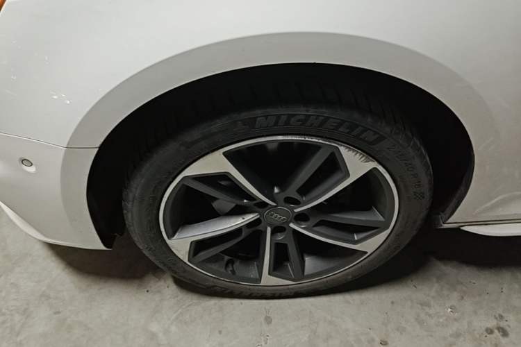 Used Audi A4L 2018 30th Anniversary Edition 40 TFSI Sport Edition Left Front Wheel Hub