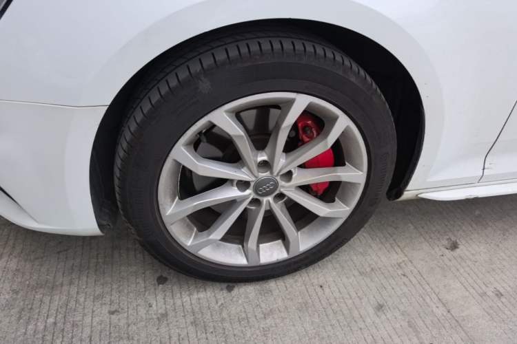 Used Audi A4L 2018 30th Anniversary Edition 45 TFSI quattro Individual Sport Edition Left Front Wheel Hub
