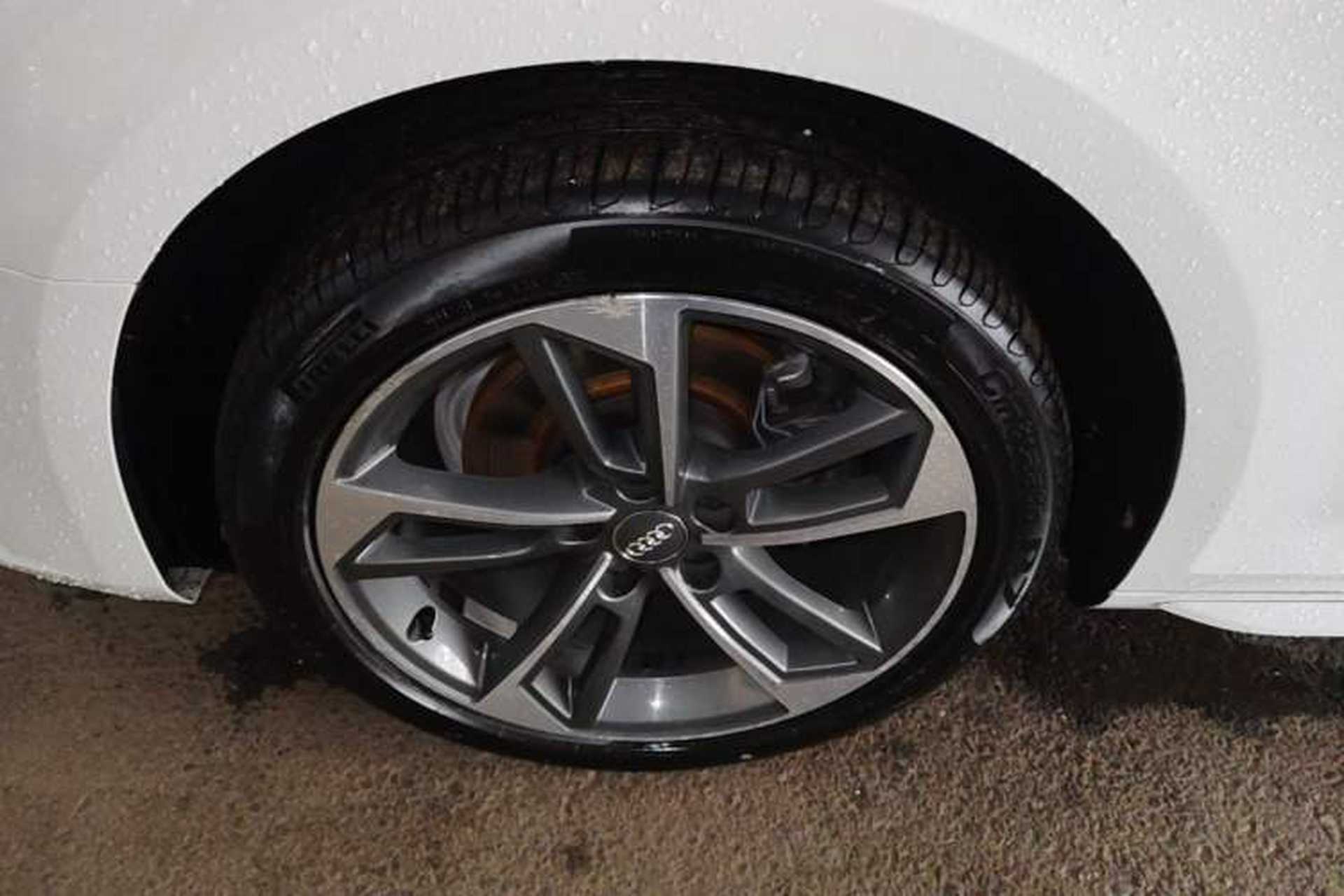 Used Audi A4L 2018 30th Anniversary Edition 40 TFSI Fashion Model Left Front Wheel Hub