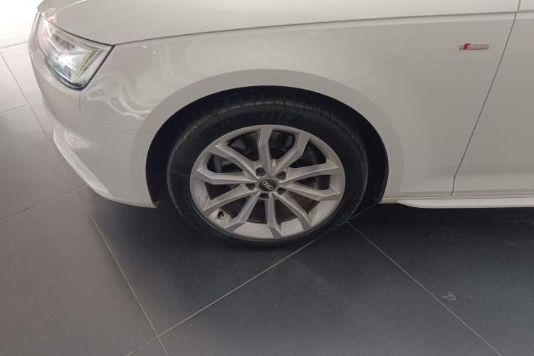 Used Audi A4L 2018 30th Anniversary Edition 40 TFSI Fashion Model Left Front Wheel Hub