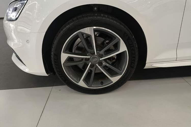 Used Audi A4L 2018 30th Anniversary Edition 40 TFSI Sport Edition Left Front Wheel Hub