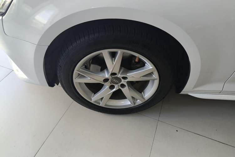 Used Audi A4L 2018 30th Anniversary Edition 40 TFSI Trendy Model Left Front Wheel Hub