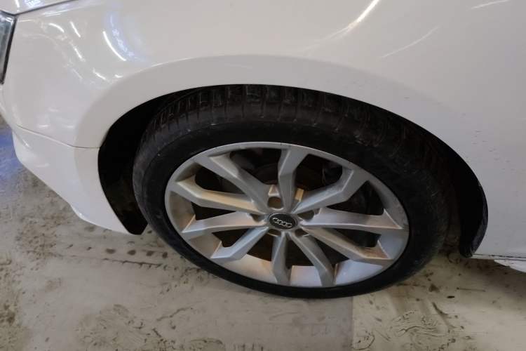 Used Audi A4L 2018 30th Anniversary Edition 40 TFSI Fashion Model Left Front Wheel Hub