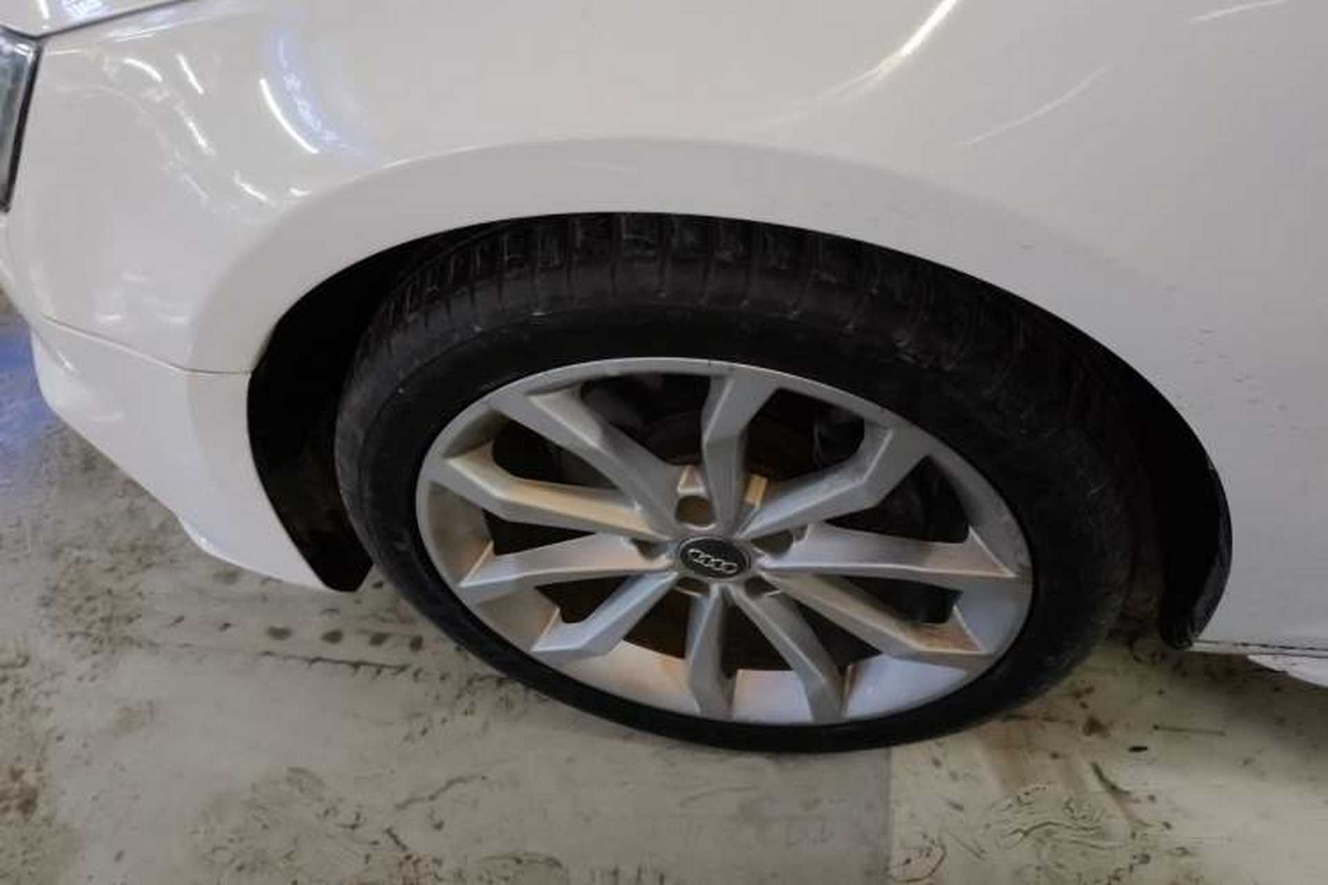 Used Audi A4L 2018 30th Anniversary Edition 40 TFSI Fashion Model Left Front Wheel Hub