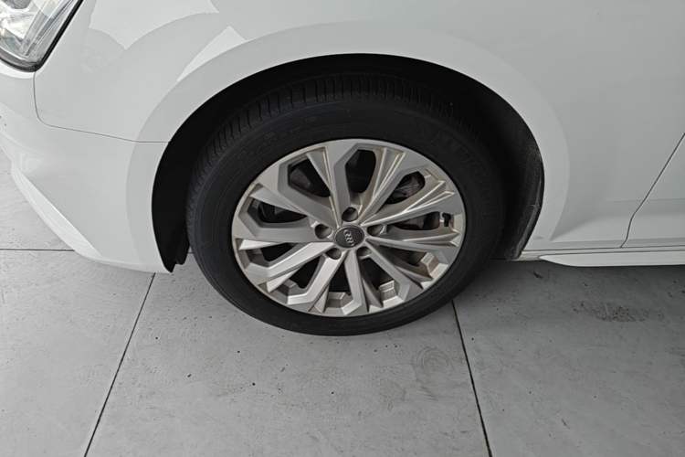 Used Audi A4L 2018 30th Anniversary Edition 40 TFSI Trendy Model Left Front Wheel Hub