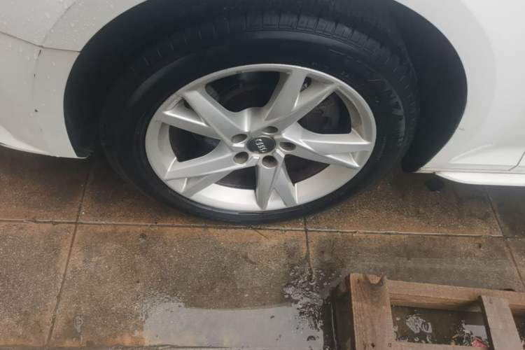 Used Audi A4L 2018 30th Anniversary Edition 40 TFSI Trendy Model Left Front Wheel Hub