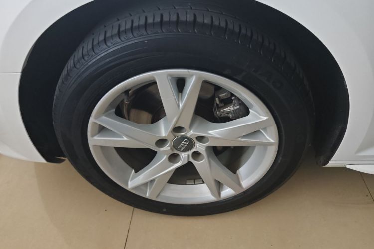 Used Audi A4L 2018 30th Anniversary Edition 40 TFSI Trendy Model Left Front Wheel Hub