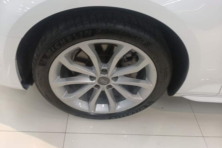 Used Audi A4L 2018 30th Anniversary Edition 40 TFSI Fashion Model Left Front Wheel Hub