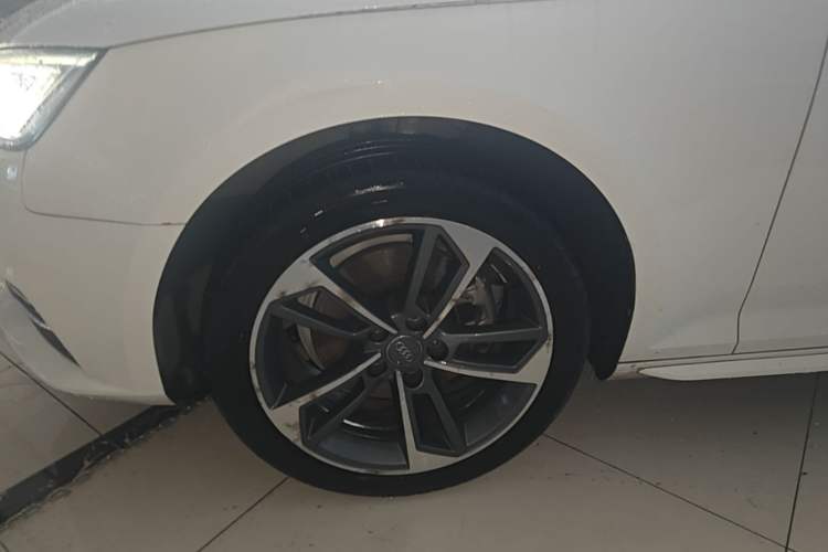 Used Audi A4L 2018 30th Anniversary Edition 40 TFSI Trendy Model Left Front Wheel Hub
